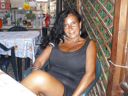 jeune brune salope